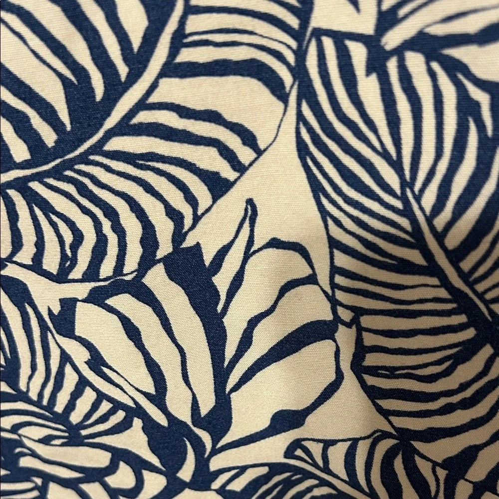 🚀Patagonia  Blue & white Leaf Print Shorts size 8 GUC